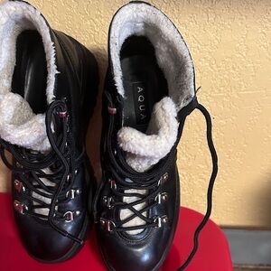 Aqua Women's Black and White Winter Boots